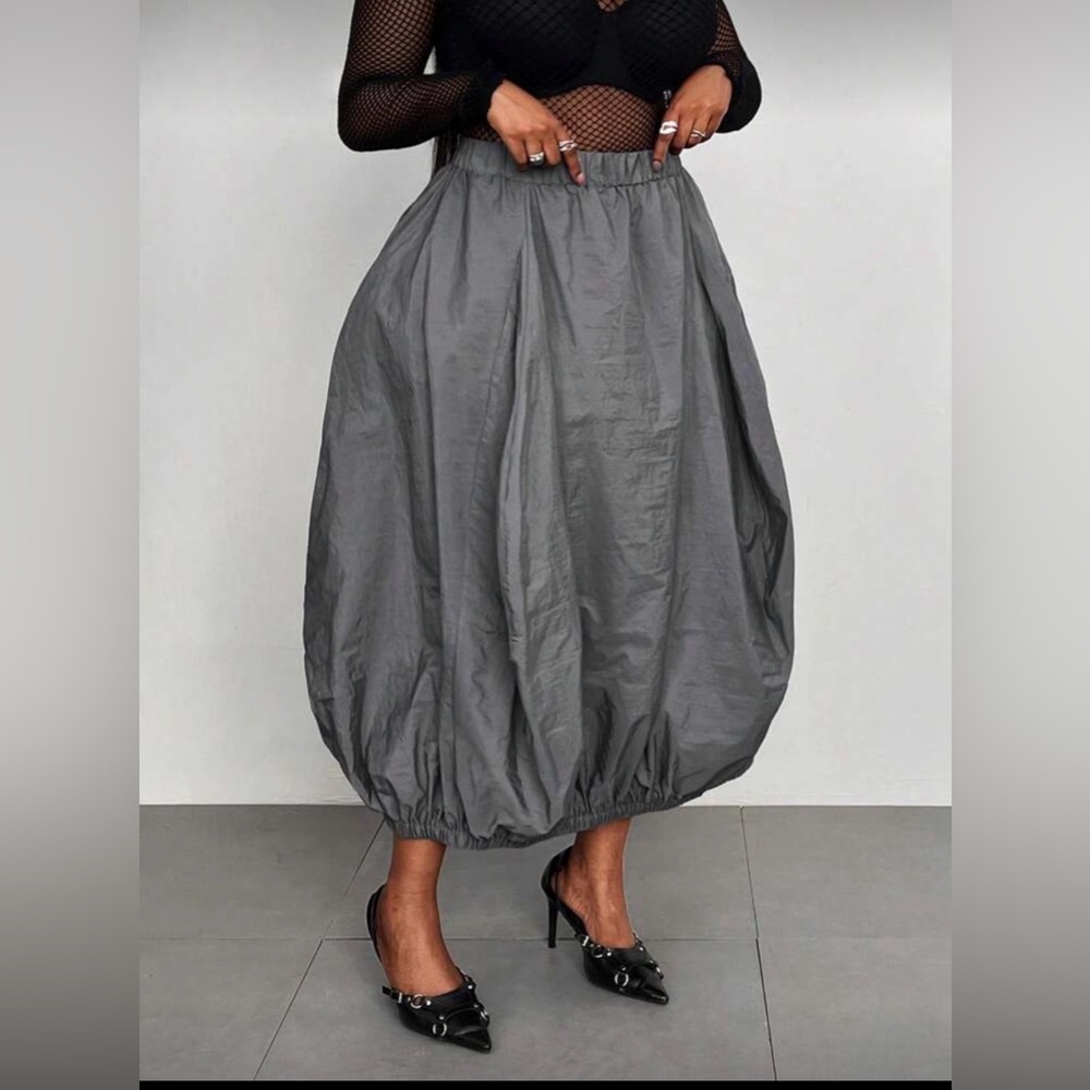 Elegant Gray Women's Skirt - Picture 3 of 4